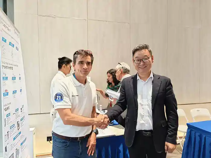 汇洋电气何总与南美客户合影